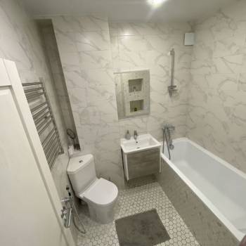 Сдается 2-х комнатная квартира, 90 м²