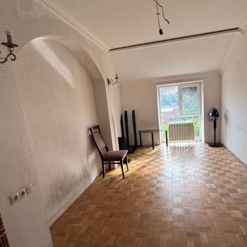 Продается 1-комнатная квартира, 126 м²