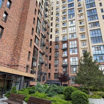 Продается 1-комнатная квартира, 53 м²