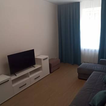 Продается 1-комнатная квартира, 42 м²
