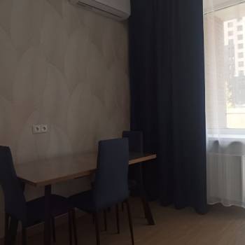 Продается 1-комнатная квартира, 42 м²