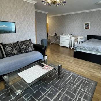 Продается 1-комнатная квартира, 47 м²