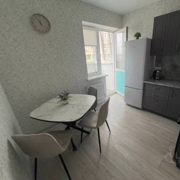 Продается 1-комнатная квартира, 37 м²
