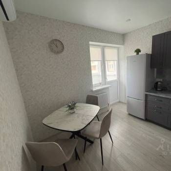 Продается 1-комнатная квартира, 37 м²