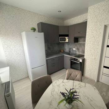 Продается 1-комнатная квартира, 37 м²