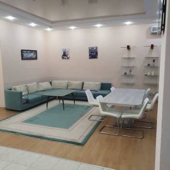 Сдается 2-х комнатная квартира, 100 м²