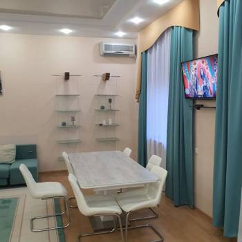Сдается 2-х комнатная квартира, 100 м²