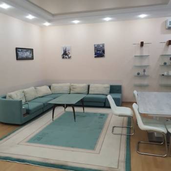 Сдается 2-х комнатная квартира, 100 м²
