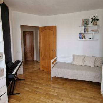 Продается Многокомнатная квартира, 100 м²