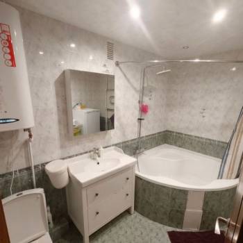 Продается Многокомнатная квартира, 100 м²