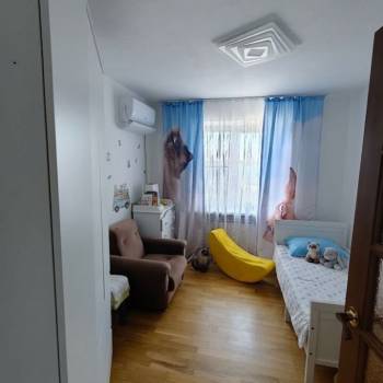 Продается Многокомнатная квартира, 100 м²