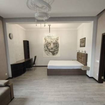 Сдается 1-комнатная квартира, 58 м²
