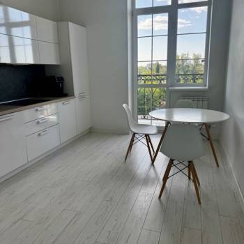 Продается 2-х комнатная квартира, 77,3 м²