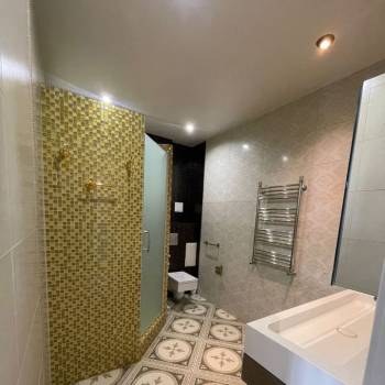 Сдается 2-х комнатная квартира, 77 м²