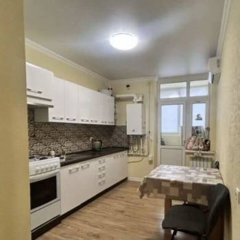 Продается 1-комнатная квартира, 40 м²