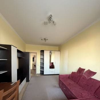 Продается 1-комнатная квартира, 49,3 м²