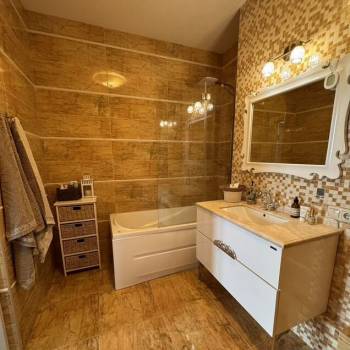 Продается 2-х комнатная квартира, 70 м²