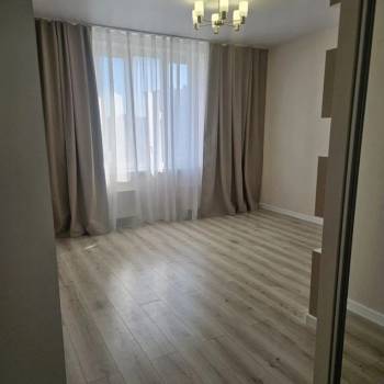 Продается 1-комнатная квартира, 37 м²