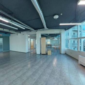 Сдается Нежилое помещение, 240 м²