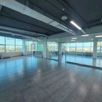 Сдается Нежилое помещение, 240 м²
