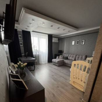 Продается 1-комнатная квартира, 42 м²