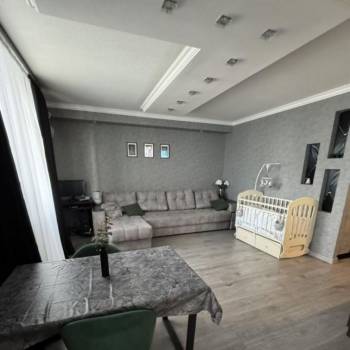 Продается 1-комнатная квартира, 42 м²