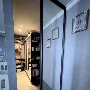 Продается 1-комнатная квартира, 42 м²