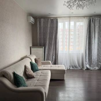 Продается 1-комнатная квартира, 42 м²