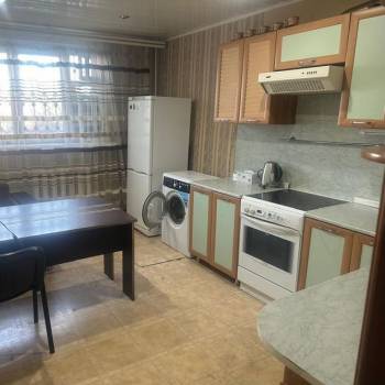 Сдается Многокомнатная квартира, 80 м²