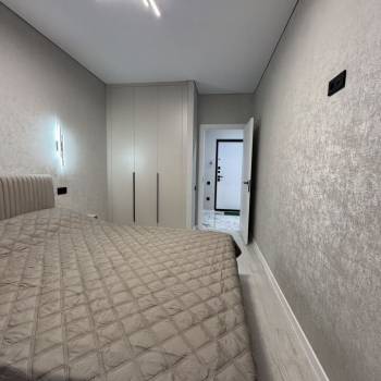 Продается 1-комнатная квартира, 42 м²
