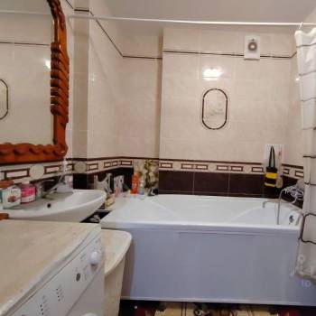 Продается 1-комнатная квартира, 45 м²