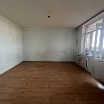 Продается 1-комнатная квартира, 80,8 м²