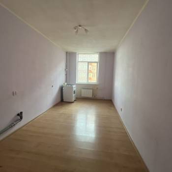 Продается 1-комнатная квартира, 80,8 м²