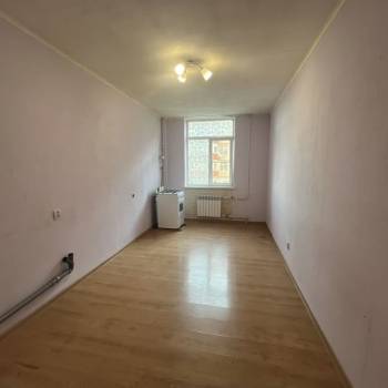 Продается 1-комнатная квартира, 80,8 м²