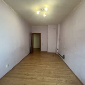 Продается 1-комнатная квартира, 80,8 м²