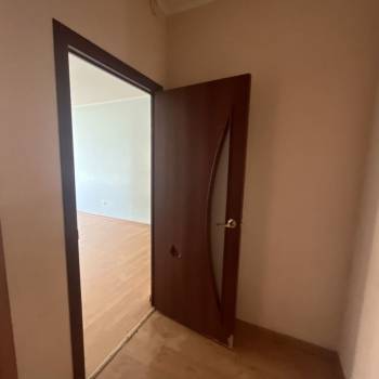 Продается 1-комнатная квартира, 80,8 м²