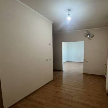 Продается 1-комнатная квартира, 80,8 м²