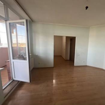 Продается 1-комнатная квартира, 80,8 м²