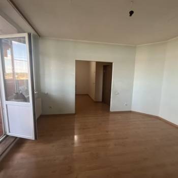 Продается 1-комнатная квартира, 80,8 м²