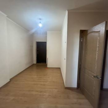 Продается 1-комнатная квартира, 80,8 м²