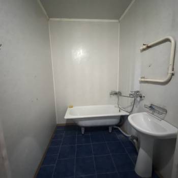 Продается 1-комнатная квартира, 80,8 м²