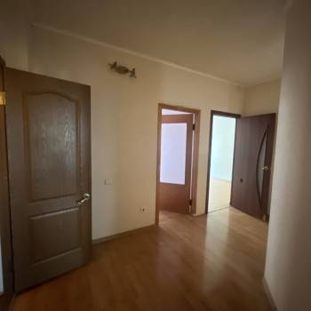 Продается 1-комнатная квартира, 80,8 м²