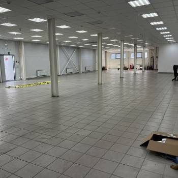 Сдается Нежилое помещение, 300 м²