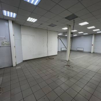 Сдается Нежилое помещение, 300 м²