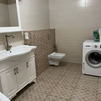 Продается 1-комнатная квартира, 122 м²
