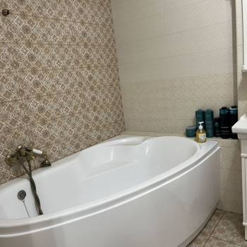 Продается 1-комнатная квартира, 122 м²