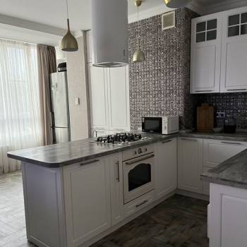Продается 1-комнатная квартира, 122 м²