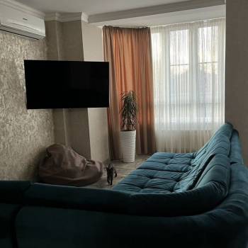 Продается 1-комнатная квартира, 122 м²