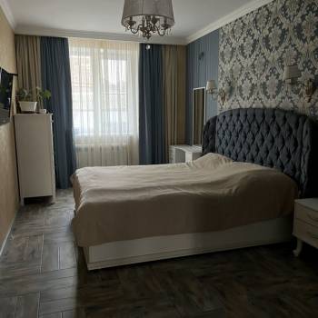 Продается 1-комнатная квартира, 122 м²