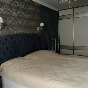 Продается 1-комнатная квартира, 122 м²